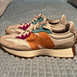 Women’s New Balance 327 sneakers